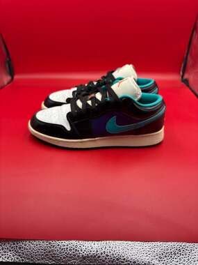 Air Jordan 1 Low GS Black Court Purple Turbo Green 553560-035